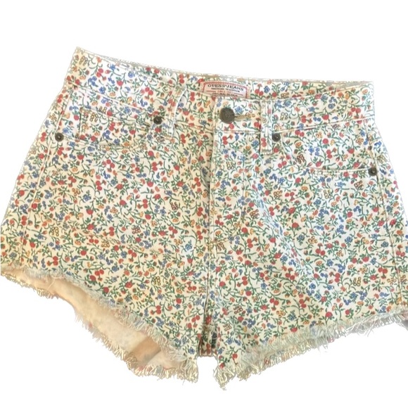 Guess Floral Shorts - Picture 14 of 15